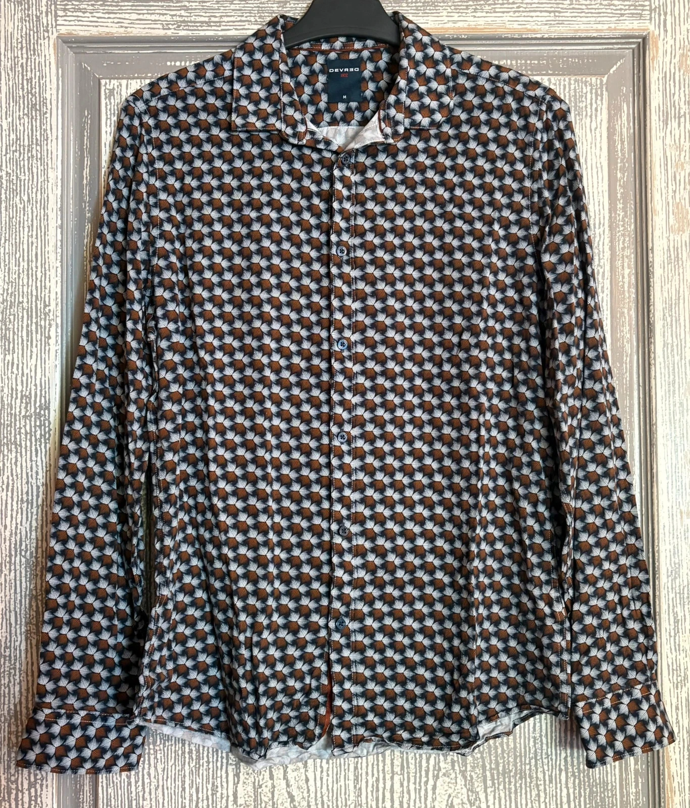Chemise à motif bleu et marron